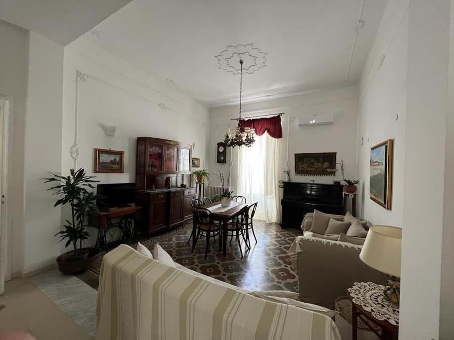 Lux Domus Apartment Bari Esterno foto