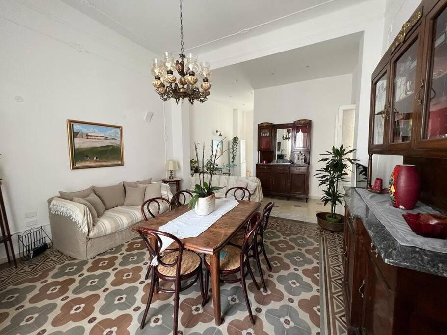 Lux Domus Apartment Bari Esterno foto